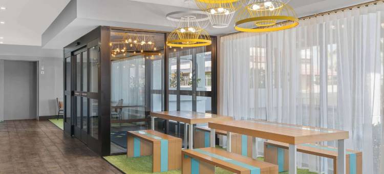 贝克斯菲尔德中心希尔顿 Spark 酒店(Spark by Hilton Bakersfield Central)图片