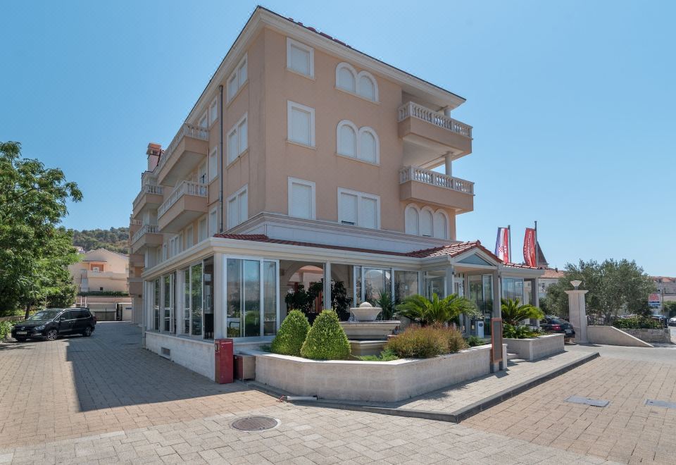 Hotel Trogir Palace Over view