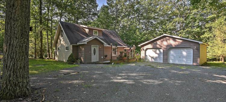 距瓦伦波帕克湖1英里的波科诺山之家！(Pocono Mountain Home 1 Mi to Lake Wallenpaupack!)图片