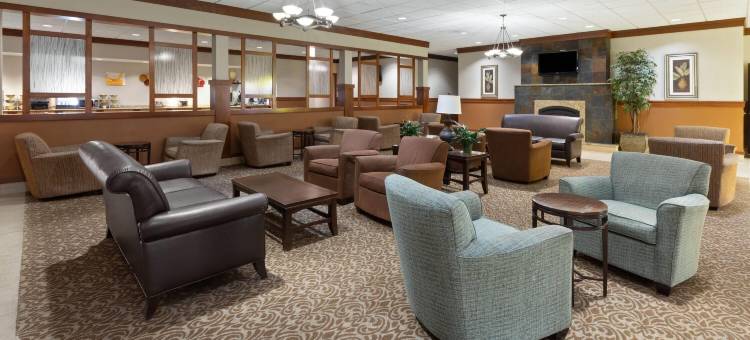 詹姆斯敦会议中心和水上公园温德姆贝蒙特酒店(Baymont by Wyndham Jamestown Conference Center & Water Park)图片