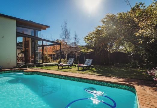 Acorn Guest House Hotel Overview