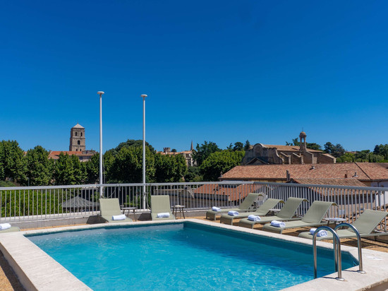 阿尔勒竞技场中心美居