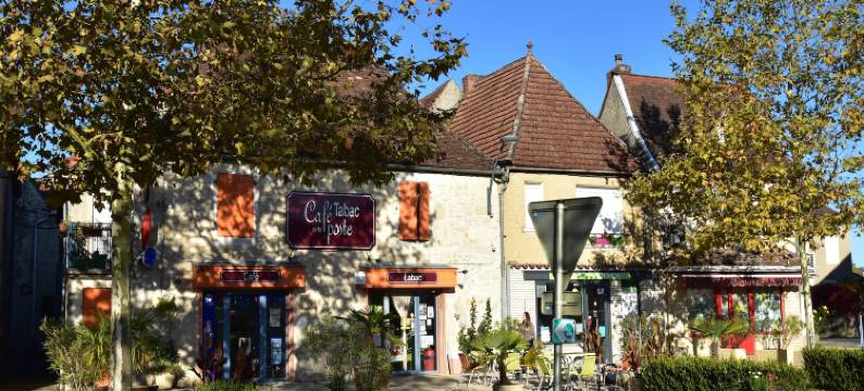 Spacious holiday home with private pool图片