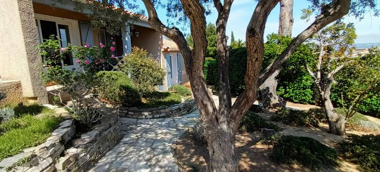Villa near Les Etangs de Bages Lake图片