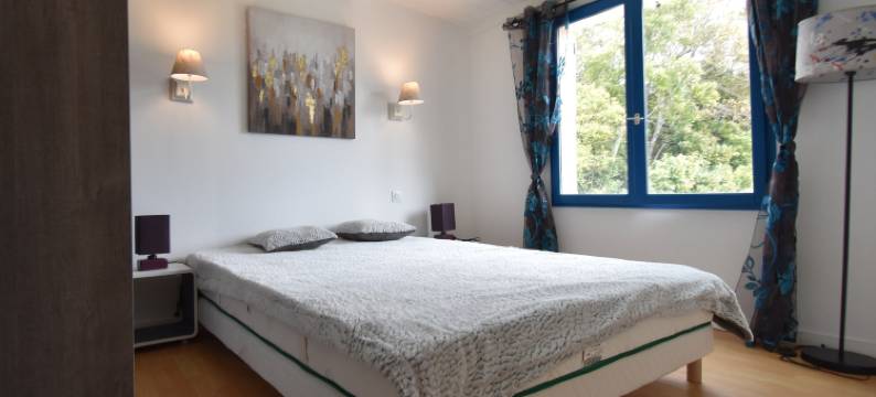 Tranquil Villa with Pool图片