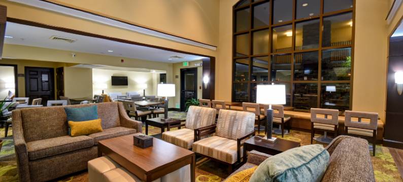 Staybridge Suites 大急流城的KENTWOOD by IHG(Staybridge Suites GRAND RAPIDS - AIRPORT by IHG)图片