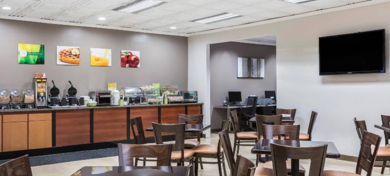 洛杉矶机场-体育场区品质酒店及套房(Quality Inn & Suites Los Angeles Airport - Stadium District)图片