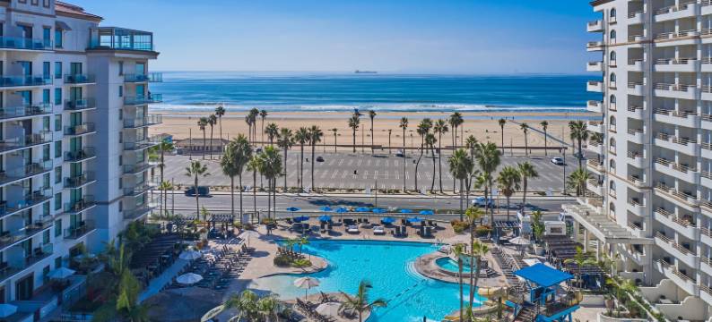 希尔顿海滨度假村酒店(The Waterfront Beach Resort, A Hilton Hotel)图片