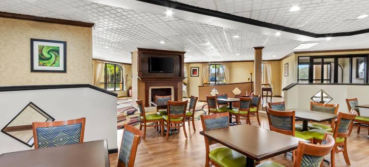 品质酒店及套房佛罗伦萨市民中心(Quality Inn & Suites Civic Center)图片