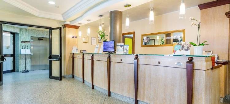 丽娜酒店(Rina Hotel)图片