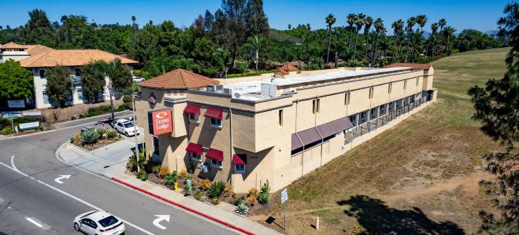 福布鲁克市中心伊克诺套房酒店(Econo Lodge Inn & Suites Fallbrook Downtown)图片