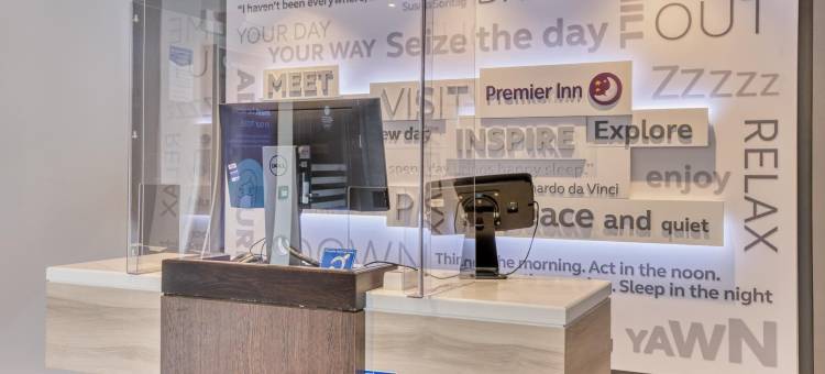 东哈洛教堂兰利普瑞米尔酒店(Premier Inn Harlow East (Church Langley))图片