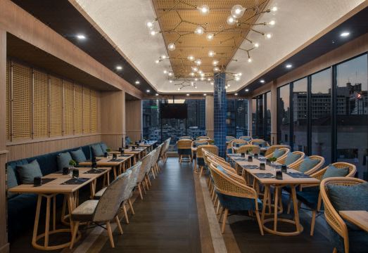 Eleven Hotel Bangkok Sukhumvit 11 Hotel Overview