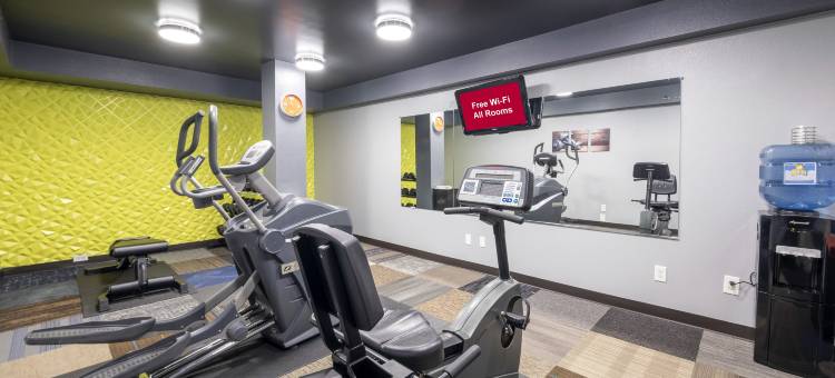 东锡拉丘兹红屋顶酒店旗下(HomeTown Inn East Syracuse)图片