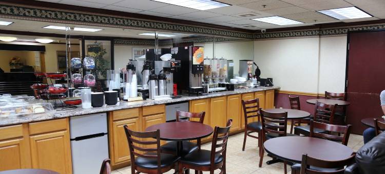 普莱诺呗盟套房酒店(Baymont by Wyndham Plano)图片