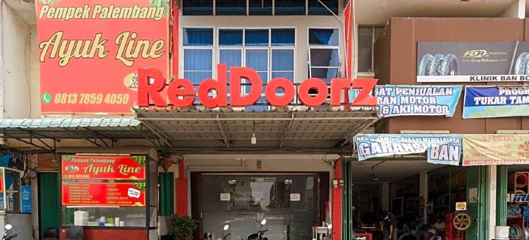 红多兹酒店-近巴淡岛波塔尼亚广场1号(RedDoorz Near Plaza Botania 1 Batam)图片