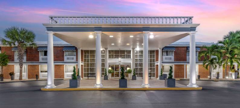 棕榈滩湖群贝斯特韦斯特酒店(Best Western Palm Beach Lakes)图片