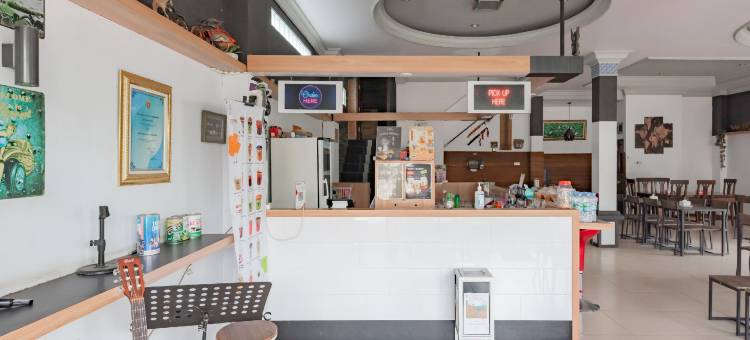 红多兹酒店-近三马林达GOR森帕加(RedDoorz Near Gor Sempaja Samarinda)图片