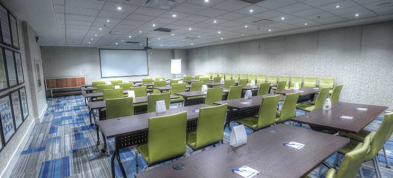 多伦多机场西智选假日套房酒店(Holiday Inn Express & Suites TORONTO AIRPORT WEST by IHG)图片