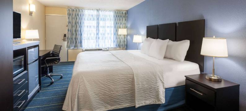 查尔斯镇/哈珀斯费里戴斯酒店(Days Inn by Wyndham Charles Town)图片