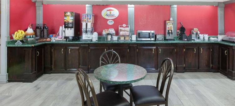 金斯维尔温德姆速8酒店(Super 8 by Wyndham Kingsville)图片