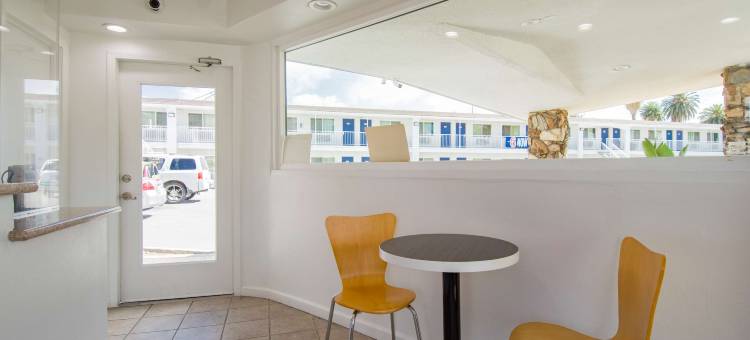 加利福尼亚市中心圣贝纳迪诺 6 号汽车旅馆(Motel 6 San Bernardino, CA - Downtown)图片