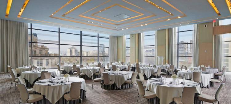 多伦多约克维尔四季酒店(Four Seasons Hotel Toronto)图片