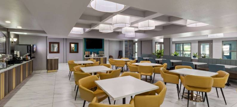 奥拉西拉昆塔温德姆套房酒店(La Quinta Inn & Suites by Wyndham Olathe)图片
