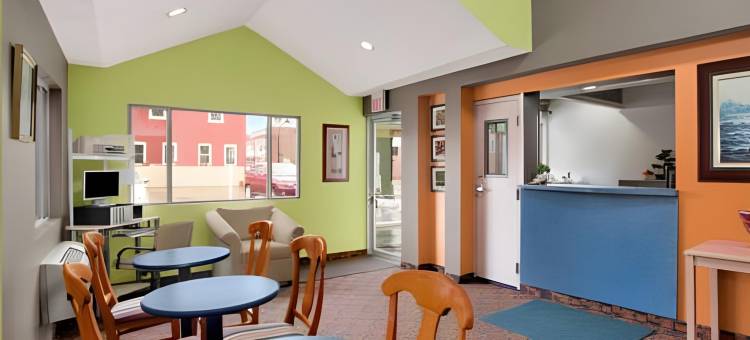 贝尔维尔圣路易斯地区速8酒店(Super 8 by Wyndham Belleville IL/St. Louis Area)图片