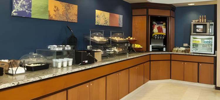 布伦瑞克弗里波特万枫酒店及套房(Fairfield Inn & Suites Brunswick Freeport)图片