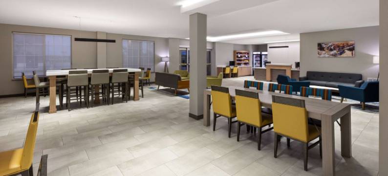 麦卡莱斯特拉昆塔温德姆套房酒店(La Quinta Inn & Suites by Wyndham McAlester)图片