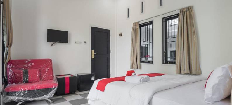 瑞德多兹酒店 - 近占碑苏丹塔哈机场(RedDoorz Syariah Near Sultan Thaha Airport Jambi)图片