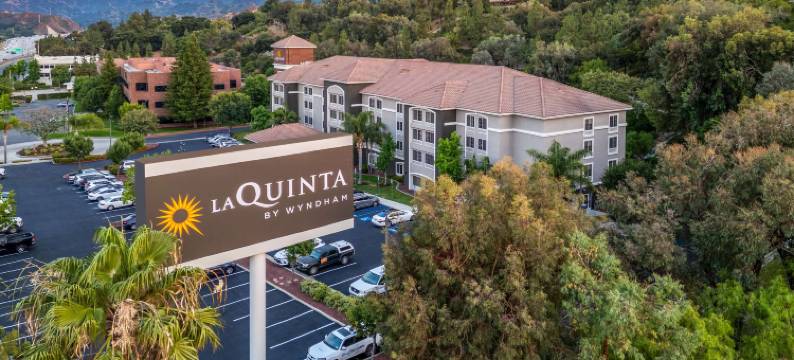圣塔克拉里塔拉昆塔温德姆套房酒店(La Quinta Inn & Suites by Wyndham Santa Clarita - Valencia)图片