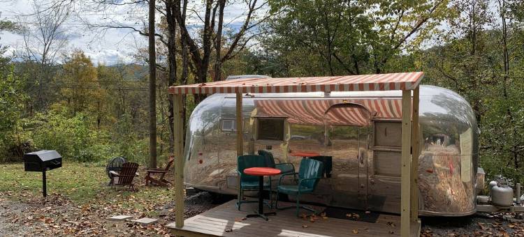 Vintage Airstream Caravan:  Porch, Firepit, Grill, 5 Minutes to Pigeon Forge!图片