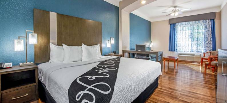 休斯顿金伍德医疗拉昆塔温德姆套房酒店(La Quinta Inn & Suites by Wyndham Kingwood Houston IAH Airpt)图片