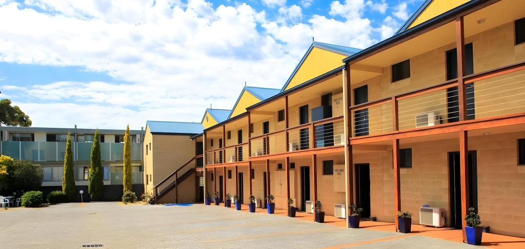 Seaview Motel & Apartments Over view