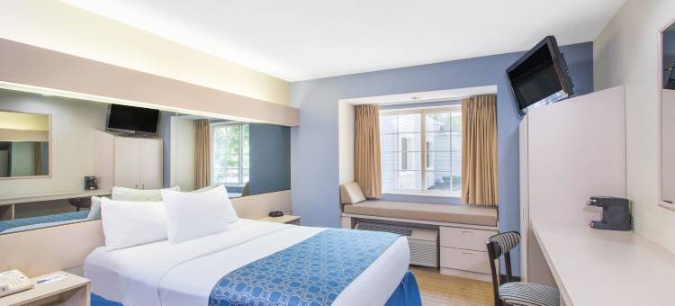 塞内卡福尔斯温德姆麦客达套房酒店(Microtel Inn & Suites by Wyndham Seneca Falls)图片