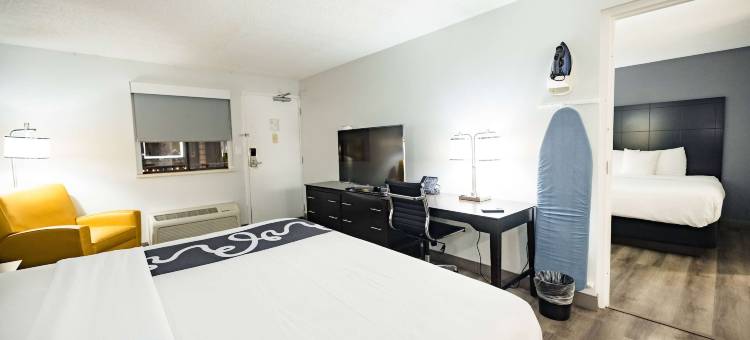 坦帕拉昆塔温德姆酒店-近布希花园(La Quinta Inn by Wyndham Tampa Near Busch Gardens)图片