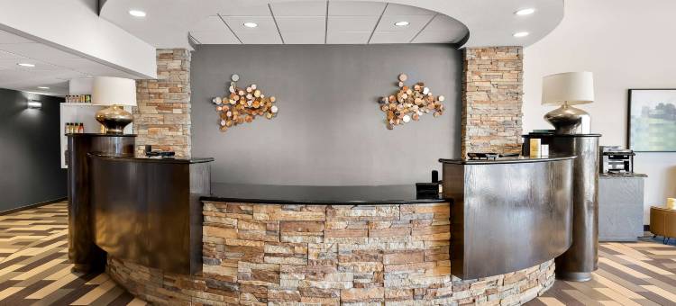 韦恩堡豪华贝斯特韦斯特酒店(Best Western Luxbury Inn Fort Wayne)图片