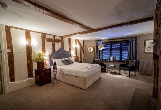 Caravelli Hotel Overview