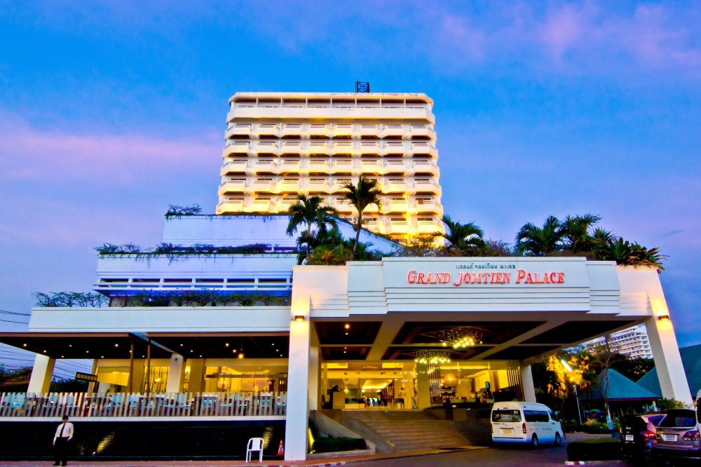 Grand Jomtien Palace HotelOver view