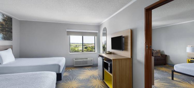 堪萨斯城南温德姆戴斯套房酒店(Days Inn & Suites by Wyndham Kansas City South)图片