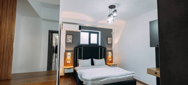 白色酒店(White Hotel)图片