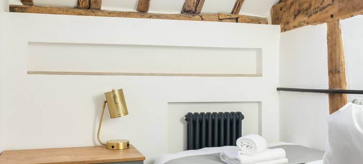精彩4床8人民宿停车场(Stunning 4 Bed Sleeps 8 Cottage Parking)图片