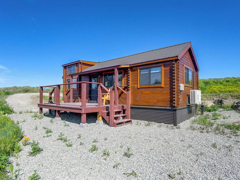 提顿山景：宁静的河畔小屋！