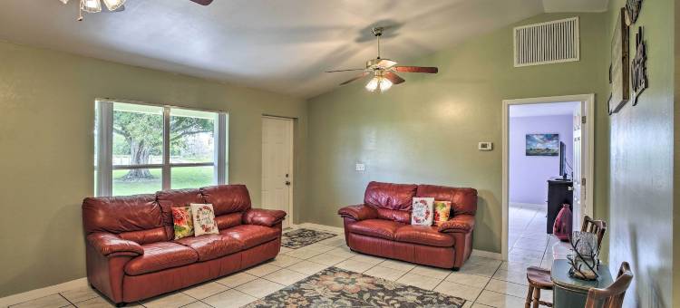 湖泊Okeechobee钓鱼退房，配备火坑!(Lake Okeechobee Fishing Retreat w/ Fire Pit!)图片