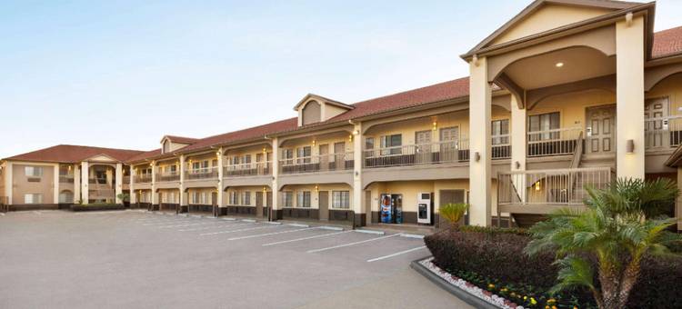 休斯顿荷比机场戴斯套房酒店(Days Inn & Suites by Wyndham Houston Hobby Airport)图片