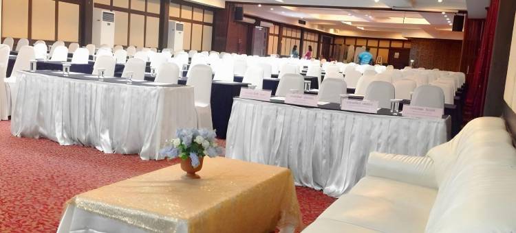 娜娜武里酒店(Nana Buri Hotel)图片