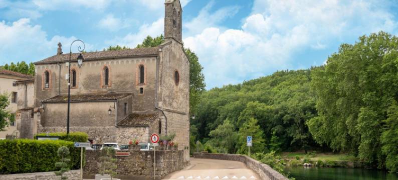 Majestic holiday home in Laroque with hot tub图片