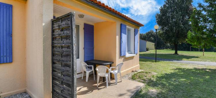 Gîte in a holiday park with swimming pool图片